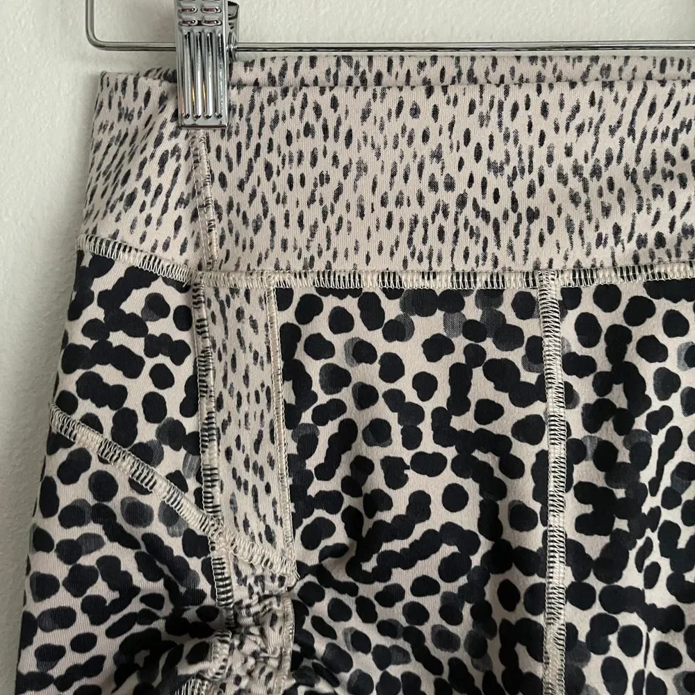 Lululemon Y2K‎ Liberty Leopard Print Women's Shorts - Picture 6 of 10